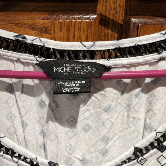 3/$30. Michel studio collection Top - Picture 3 of 6